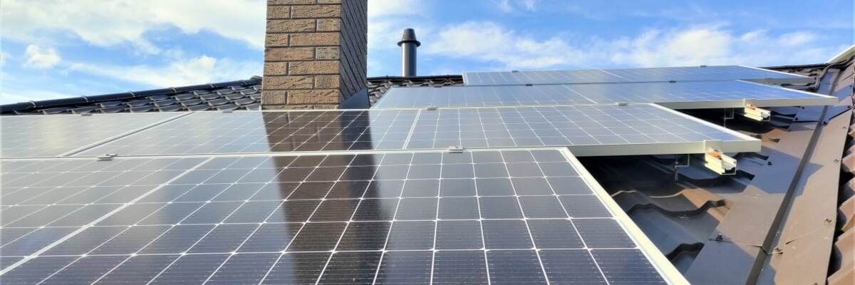 Як встановити сонячні панелі у приватному будинку? фото